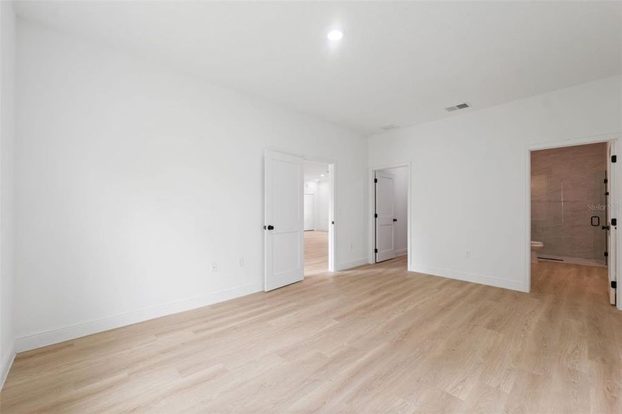 Spacious, unfurnished interior of a new home in , Ocala (Image 28).