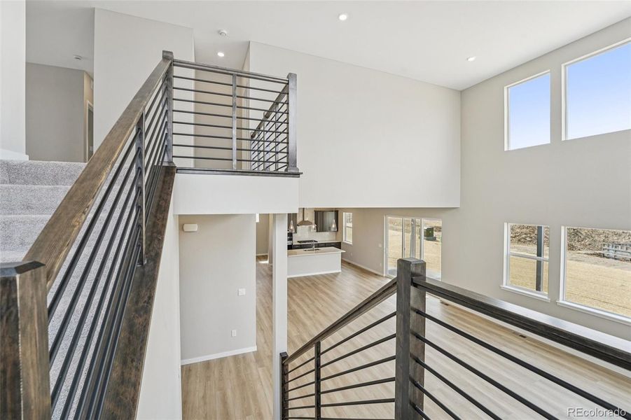 HORIZONTAL RAILING TO UPPER LEVEL