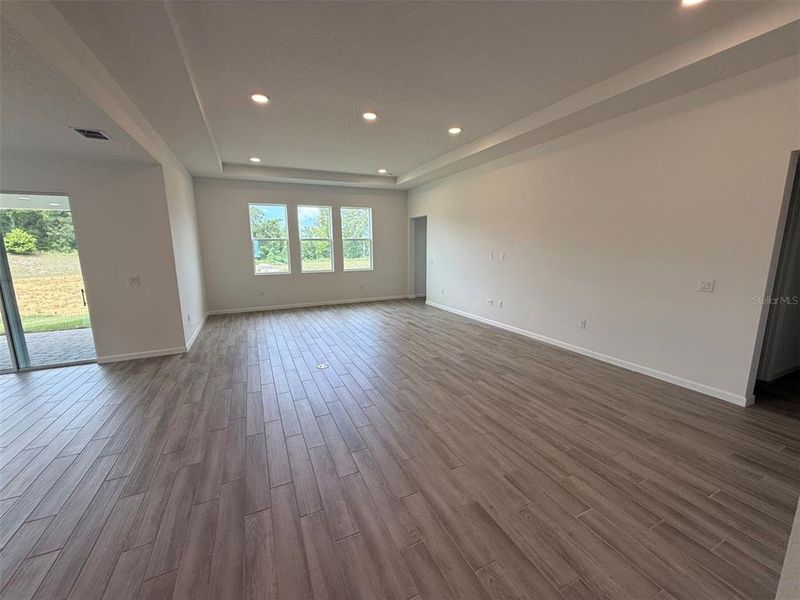 Spacious, unfurnished interior of a new home in Emerson Pointe, Apopka (Image 18).