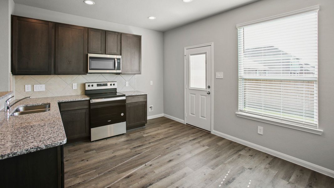 Kitchen & dining space