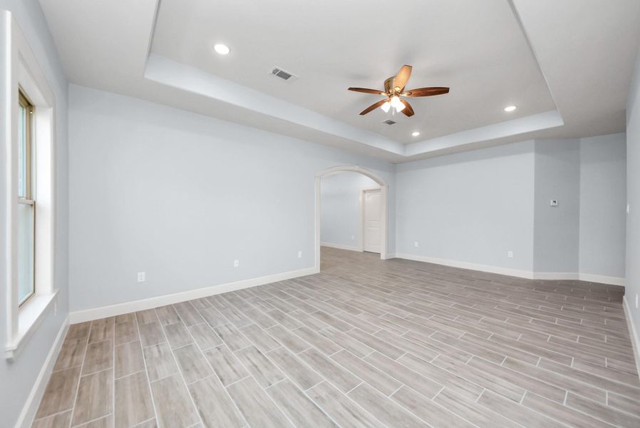 Spacious, unfurnished interior of a new home in , Houston (Image 28).