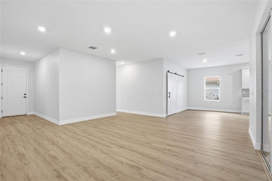 Spacious, unfurnished interior of a new home in , Ocala (Image 15).