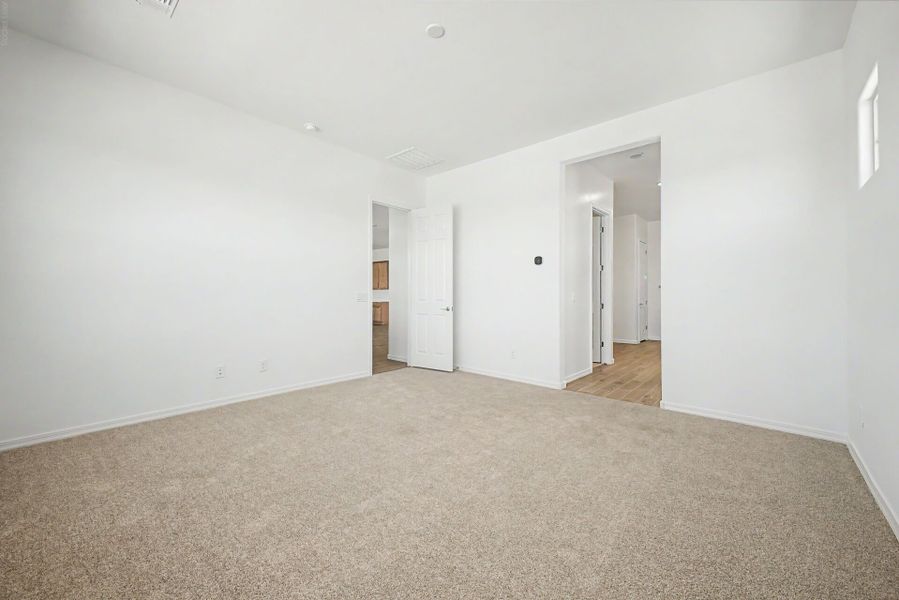 Spacious, unfurnished interior of a new home in Las Ventanas - RV Collection, Goodyear (Image 9).