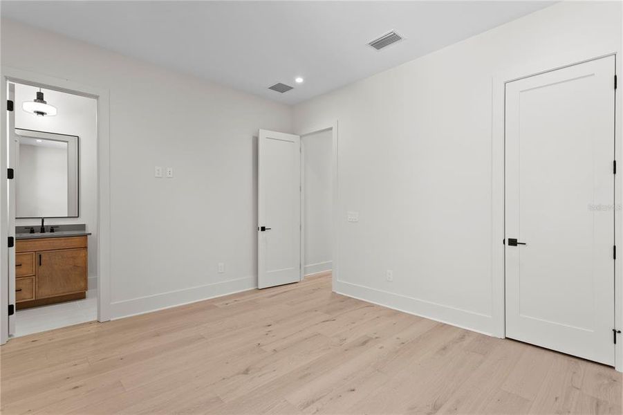 Spacious, unfurnished interior of a new home in , Tampa (Image 72).