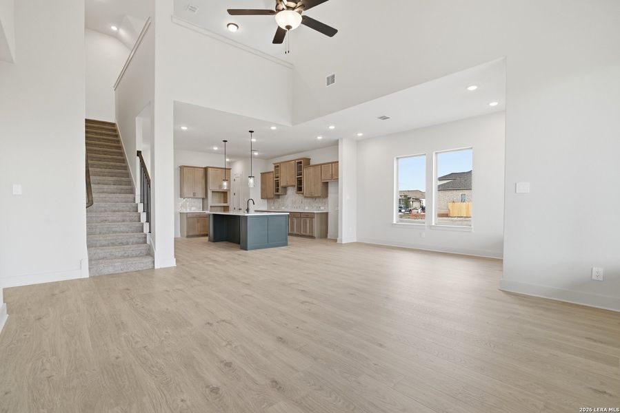 Spacious, unfurnished interior of a new home in Haby Hill 50s, San Antonio (Image 32).