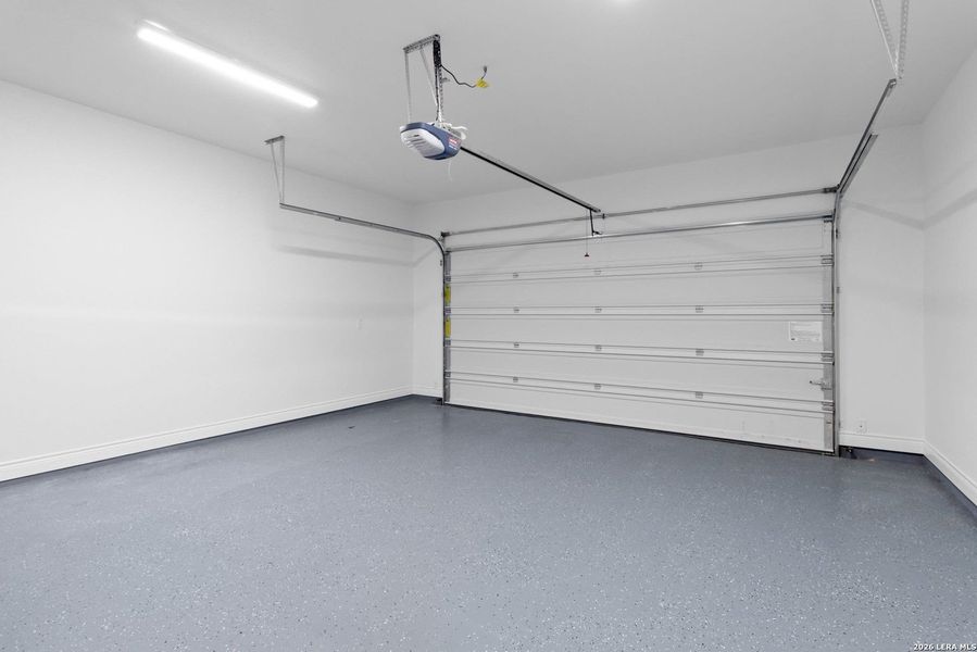 Spacious, unfurnished interior of a new home in , Selma (Image 16).