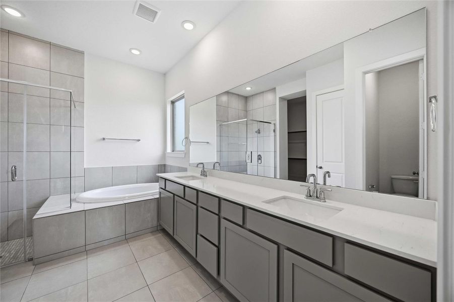 Furnished interior view inside a new home in Canterra Creek 60', Rosharon (Image 16). Furnished interior view inside a new home in Canterra Creek 60', Rosharon (Image 16).