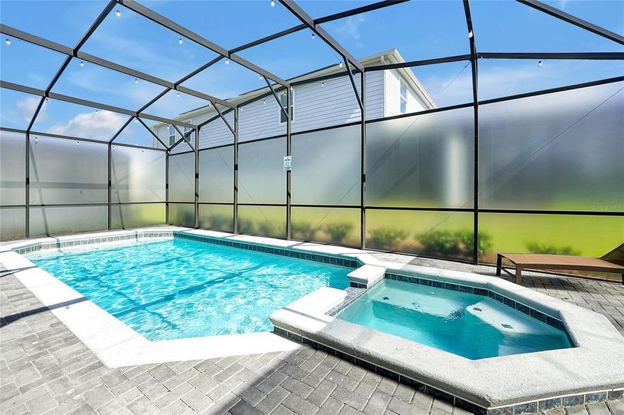 Exterior details and patio area of a home in Windsor Island Resort, Davenport (Image 25).