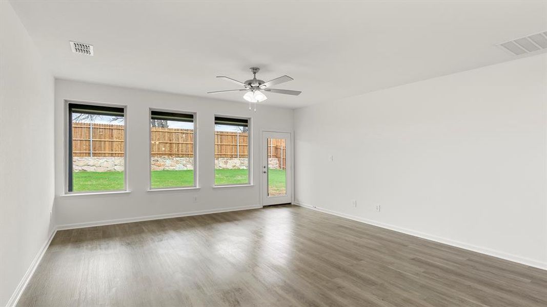 12. 1716 Edgeway - Family