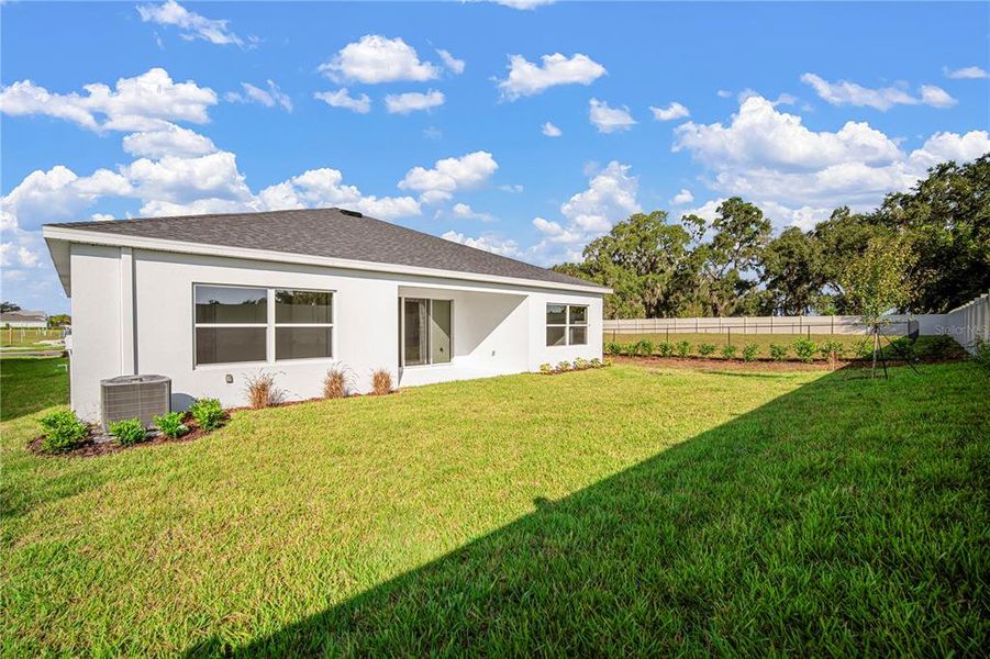 Exterior details and patio area of a home in Fieldstone, Plant City (Image 2).