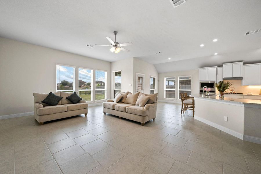 Furnished interior view inside a new home in Champions Forest 90', Mont Belvieu (Image 14).
