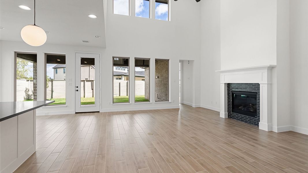 Spacious, unfurnished interior of a new home in Legacy, League City (Image 8).