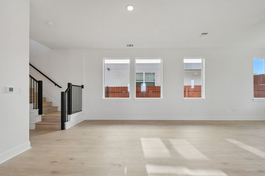 Spacious, unfurnished interior of a new home in Foxfield, Austin (Image 41).