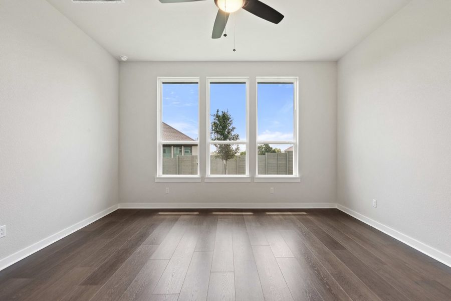 Spacious, unfurnished interior of a new home in Wolf Ranch, Georgetown (Image 49).