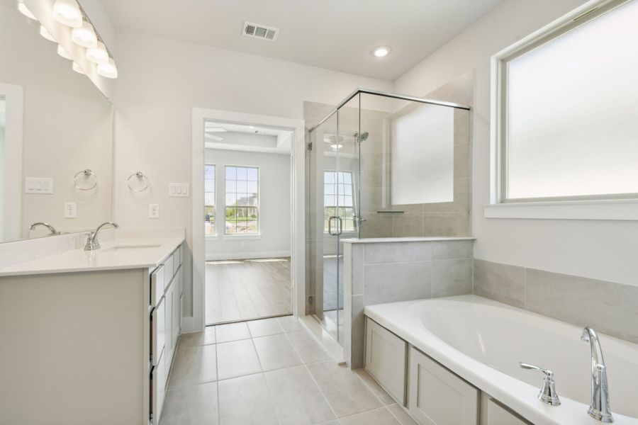 Furnished interior view inside a new home in Dove Hollow, Waxahachie (Image 14).