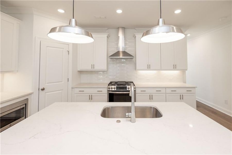 Stainless GE appliances give the kitchen a modern sleek look.