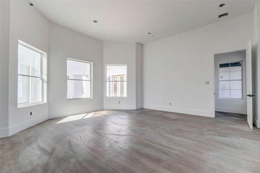 Spacious, unfurnished interior of a new home in , Spring (Image 18).