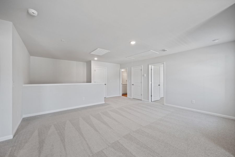 Spacious, unfurnished interior of a new home in Bradford Pointe, Summerville (Image 18).