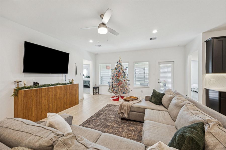 Furnished interior view inside a new home in Tamarron, Fulshear (Image 10). Furnished interior view inside a new home in Tamarron, Fulshear (Image 10).