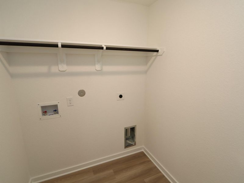 Spacious, unfurnished interior of a new home in Miller's Pond, Rosenberg (Image 20).