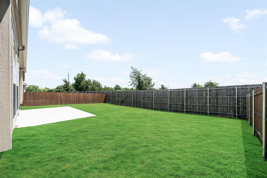 Exterior details and patio area of a home in Mockingbird Heights, Midlothian (Image 28).