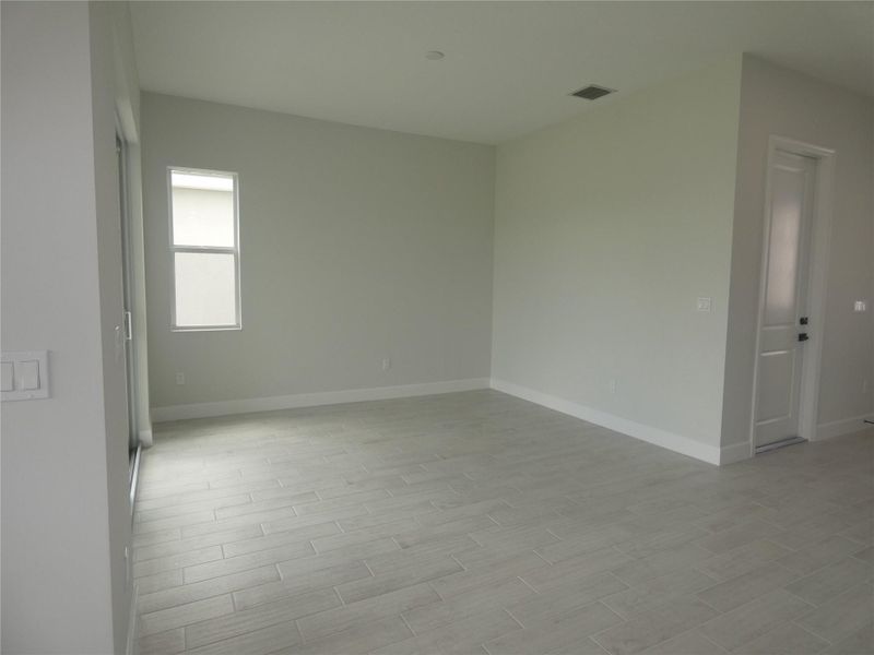 Spacious, unfurnished interior of a new home in , Westlake (Image 36).