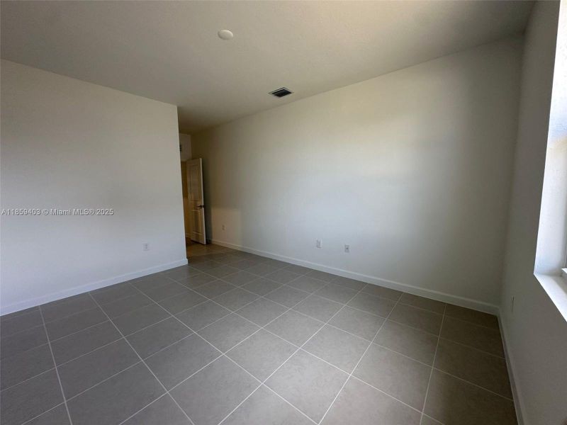 Spacious, unfurnished interior of a new home in Hawthorne at Galiano Pointe, Miami (Image 23).