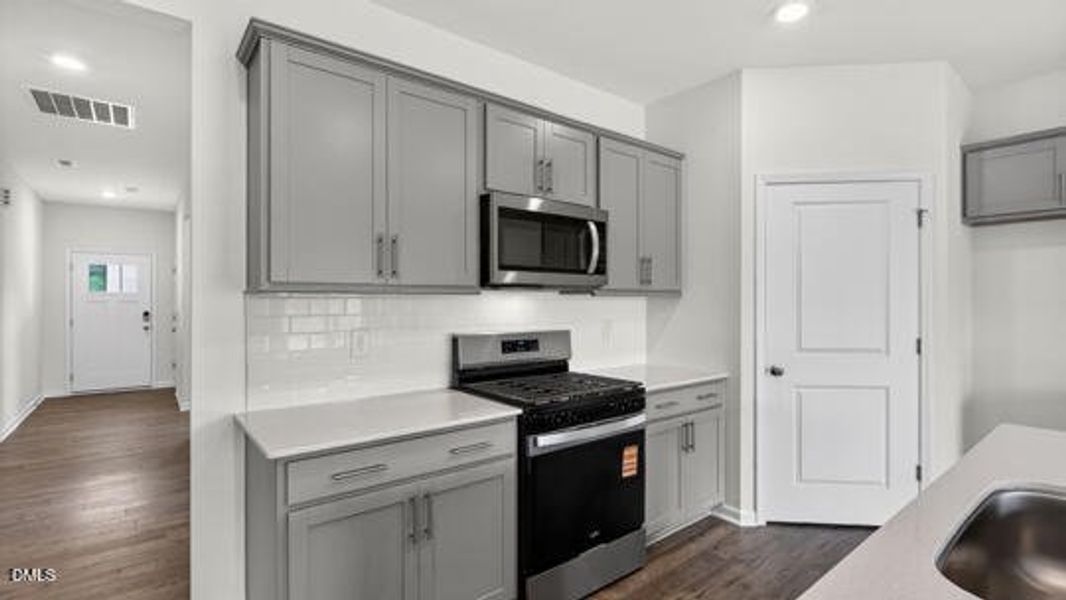 Honeycutt Oaks_Cali Q_56_Gray_NOFP_SPEC-