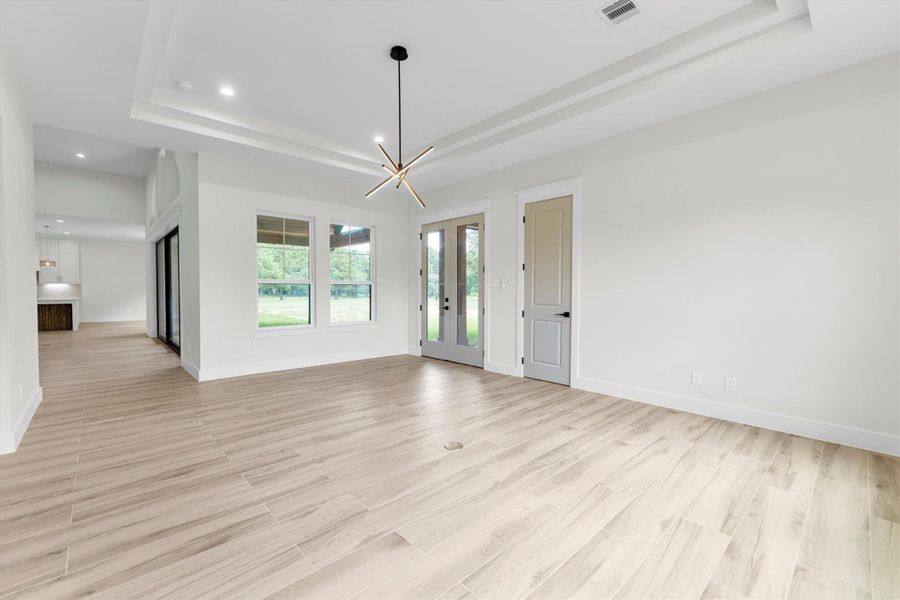 Spacious, unfurnished interior of a new home in , Conroe (Image 27).