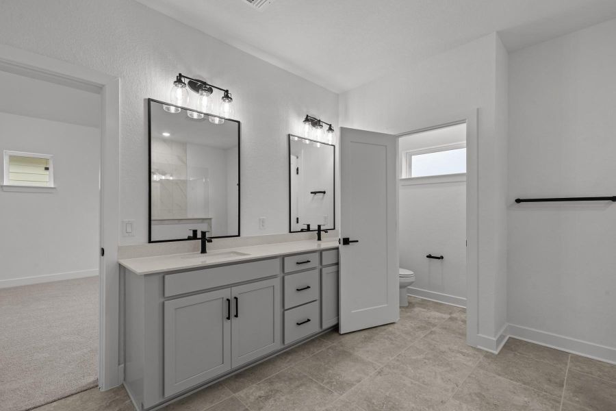 Owner's Bathroom Owner's Bathroom