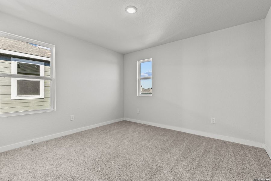 Spacious, unfurnished interior of a new home in Hacienda, San Antonio (Image 13).