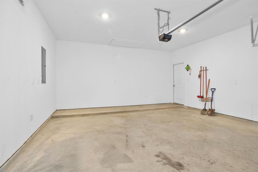 Spacious, unfurnished interior of a new home in Artavia: Avante Collection, Conroe (Image 30).