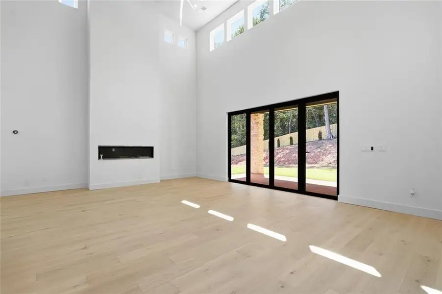 Spacious, unfurnished interior of a new home in , Gainesville (Image 35).