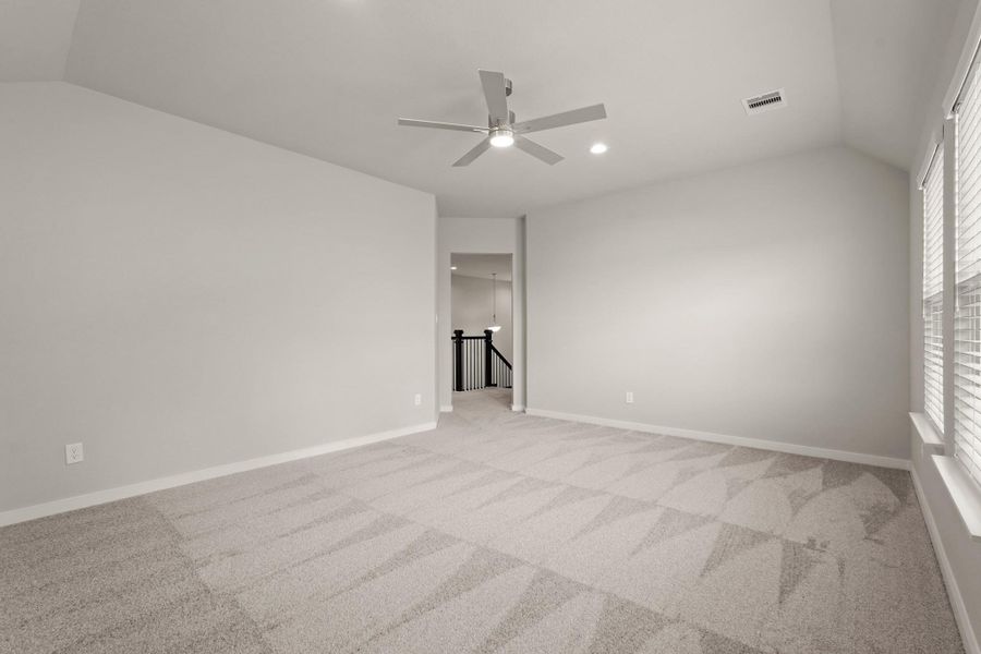 Spacious, unfurnished interior of a new home in Briarwood Crossing, Rosenberg (Image 10).