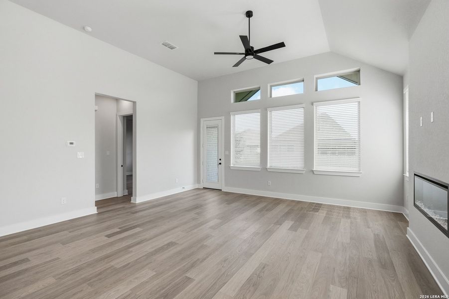 Spacious, unfurnished interior of a new home in Alsatian Oaks, Castroville (Image 38).