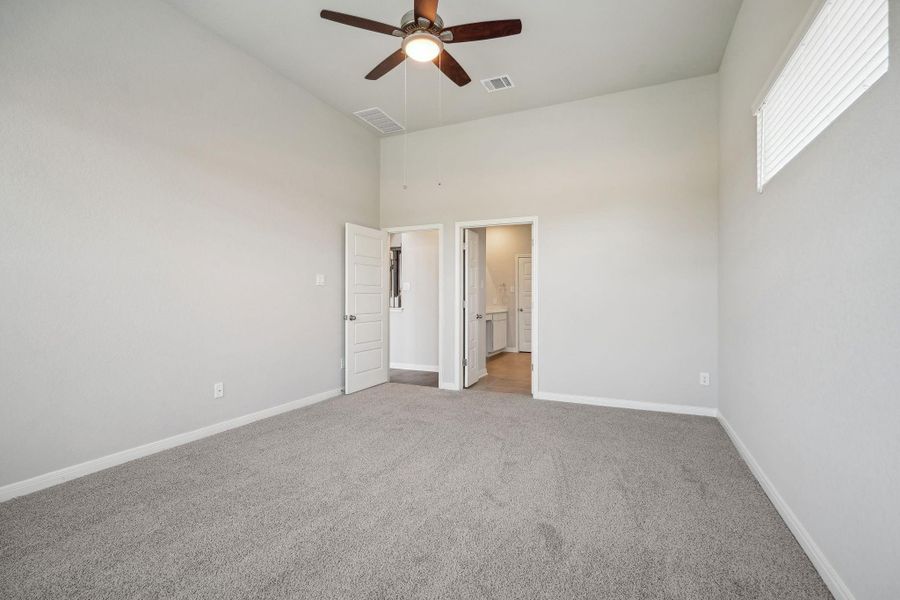 Spacious, unfurnished interior of a new home in Kingdom Heights, Rosenberg (Image 25).