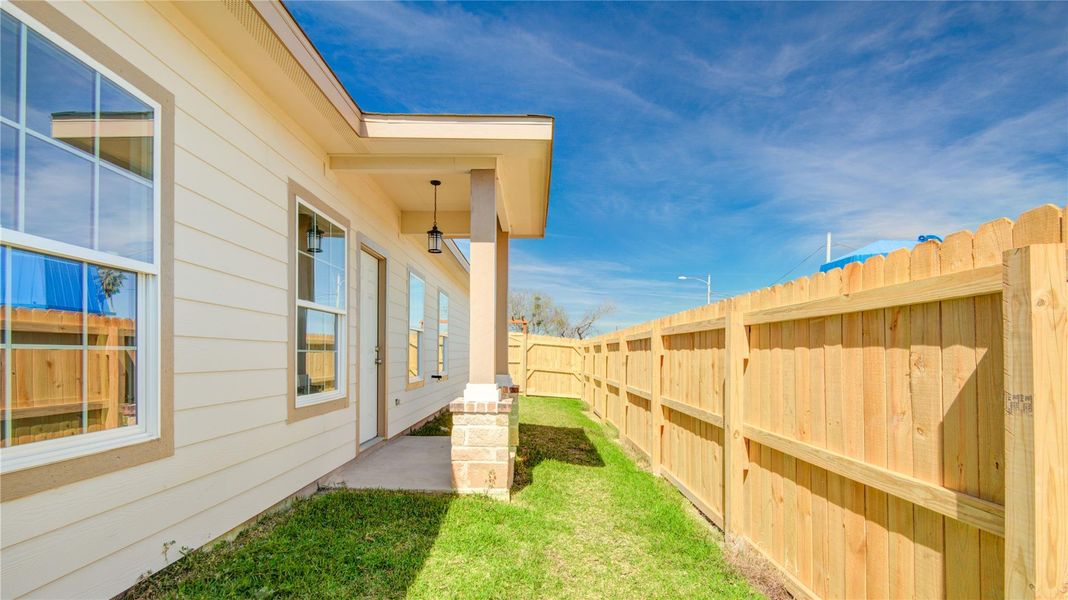 Exterior details and patio area of a home in , Freeport (Image 4).