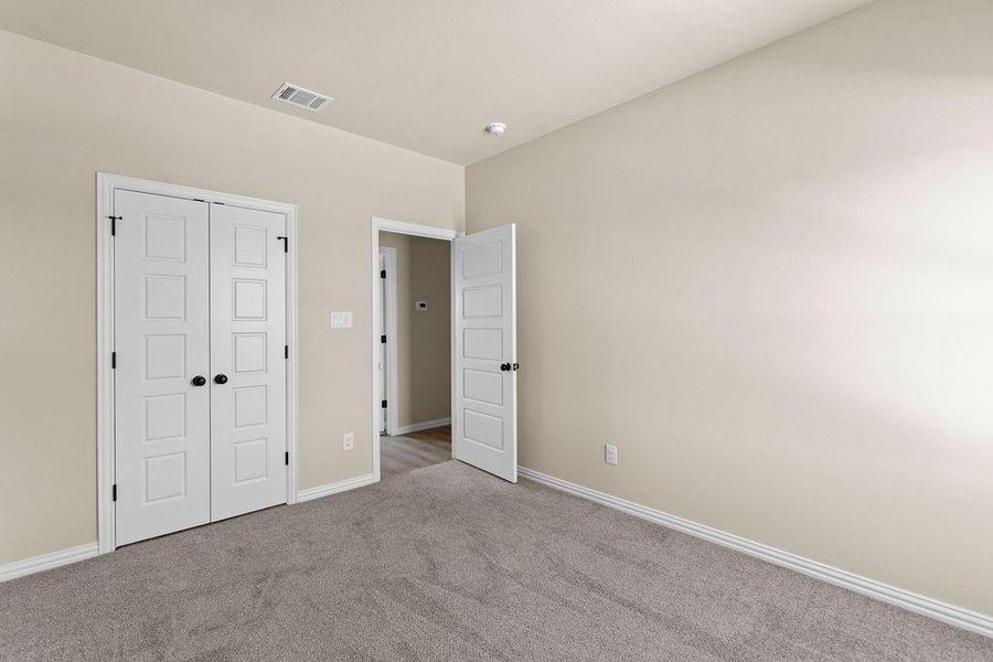 Spacious, unfurnished interior of a new home in Trails of Fossil Creek, Fort Worth (Image 12).