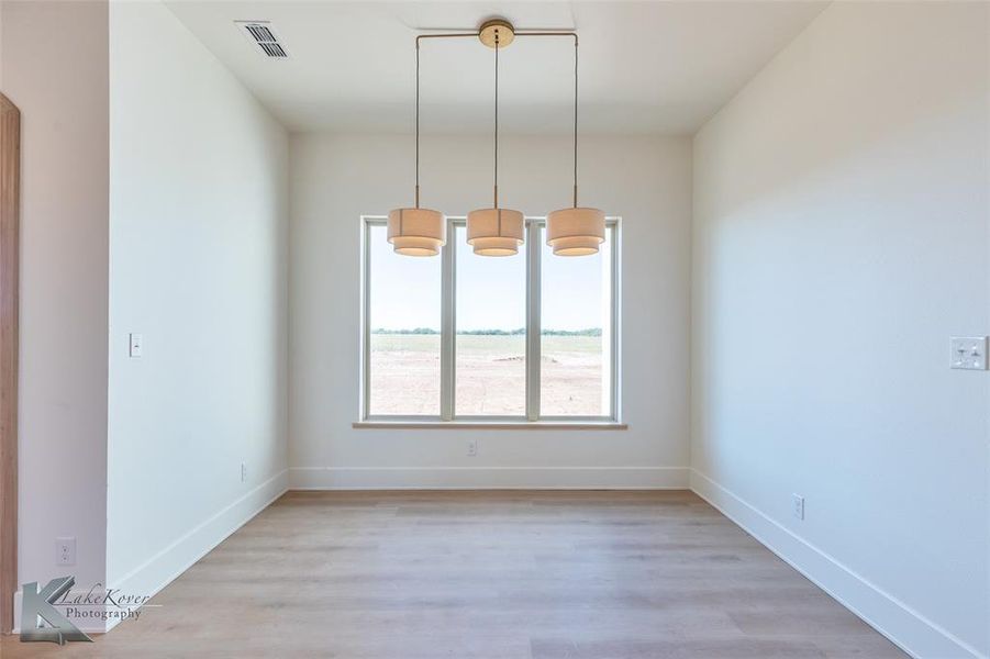 Spacious, unfurnished interior of a new home in , Abilene (Image 19).