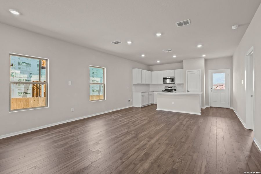 Spacious, unfurnished interior of a new home in The Parklands, Schertz (Image 18).