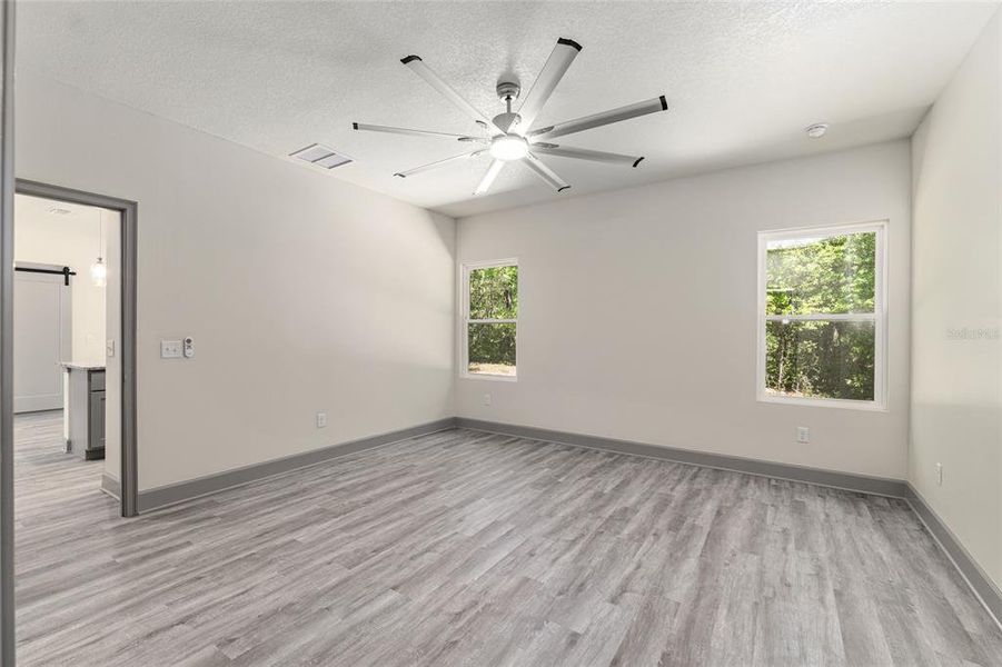 Spacious, unfurnished interior of a new home in , Fort White (Image 22).