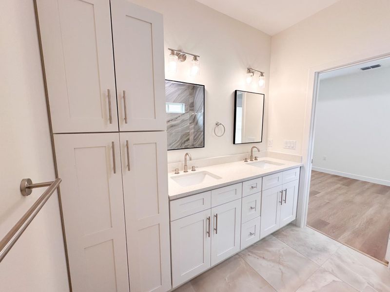 Furnished interior view inside a new home in , Lockhart (Image 8).