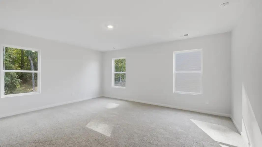 Representative unfurnished interior of a home built from the Green by D.R. Horton in Aurora Creek, Dallas (Image 22).