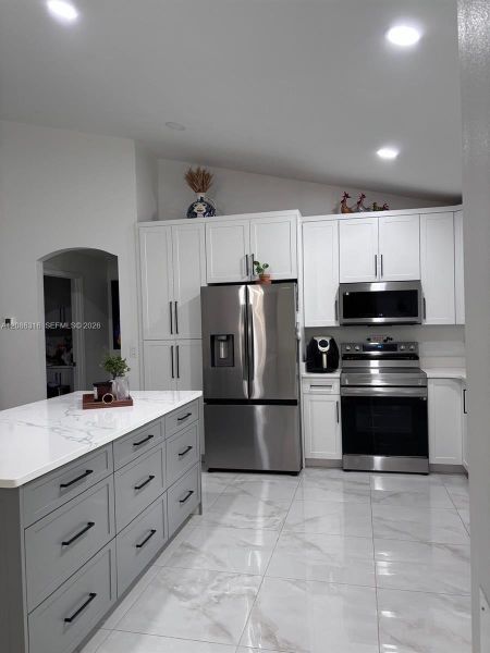 Furnished interior view inside a new home in , Dunnellon (Image 10).