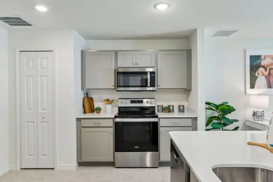 Furnished interior view inside a new home in Cape Coral, Cape Coral (Image 5).