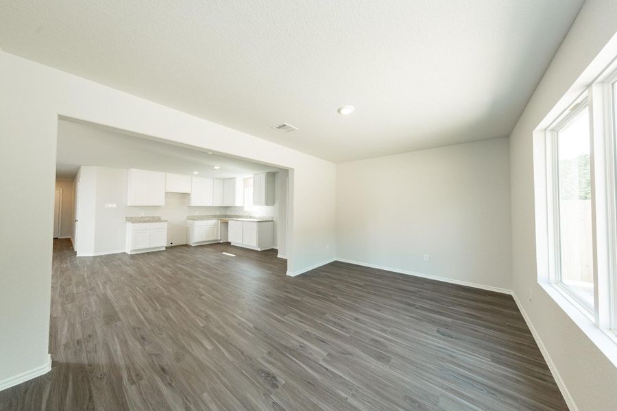 Spacious, unfurnished interior of a new home in Townsend Reserve, Splendora (Image 13).