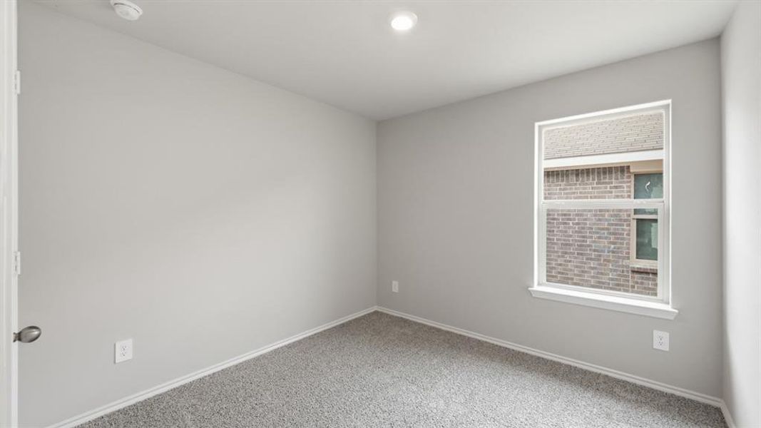 Spacious, unfurnished interior of a new home in Hickory Grove, Krum (Image 26).