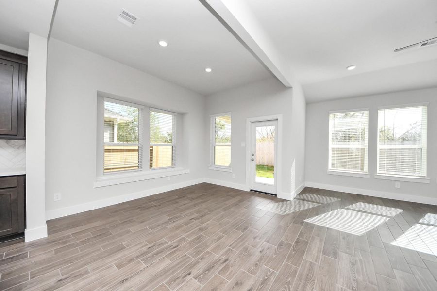 Spacious, unfurnished interior of a new home in Laurel Landing: Landmark Collection, Alvin (Image 22).