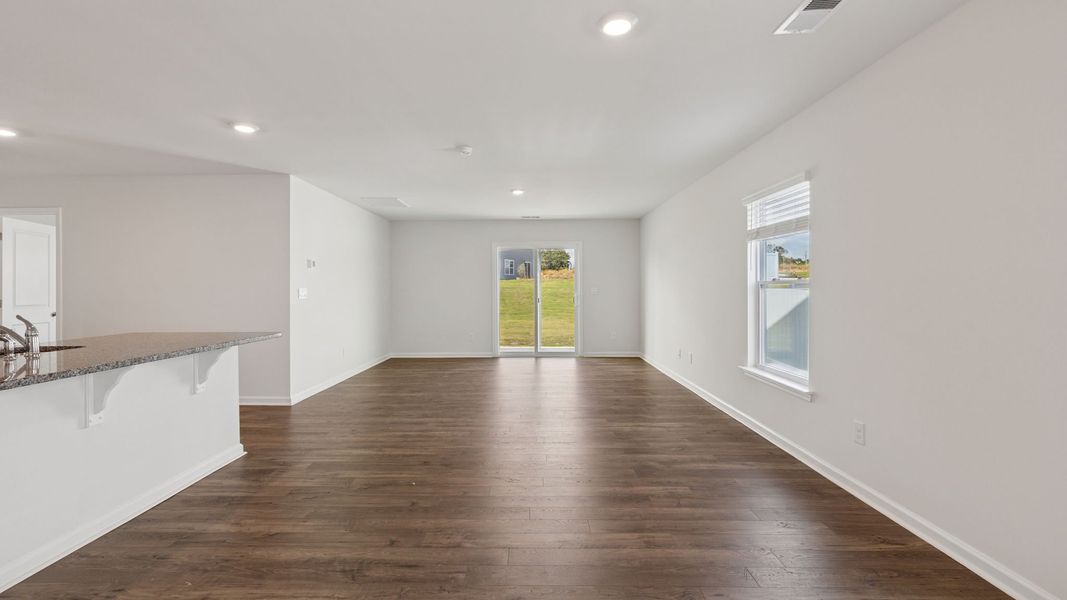 Spacious, unfurnished interior of a new home in Cloverdale Hills, Piedmont (Image 13).