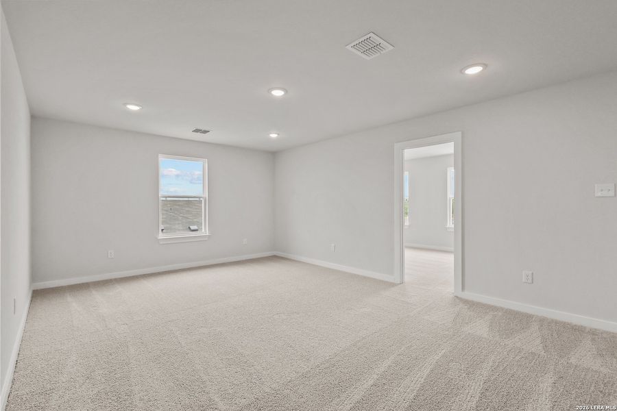 Spacious, unfurnished interior of a new home in Cinco Lakes, San Antonio (Image 24).